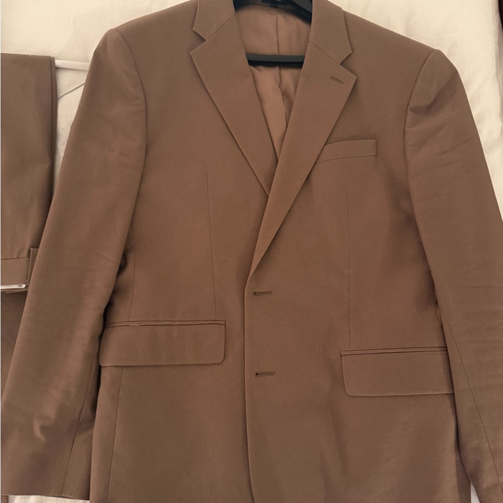 Express Tan Suit - 42R Jacket - 31x32 Pants - Classic Fit